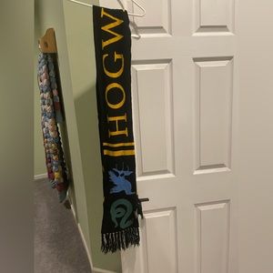 HOGW Black & Yellow House Crest Knit Scarf